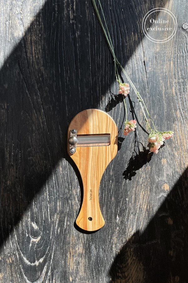 TRUFFLE SLICER, OLIVE WOOD_