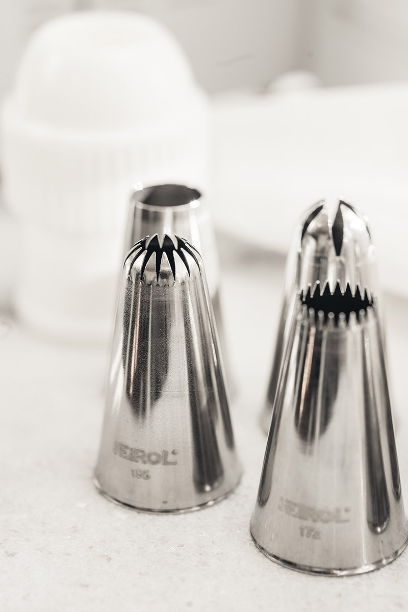 PIPING SET (40 cm PIPING BAG, COUPLER, 6 NOZZLES STAINLESS STEEL