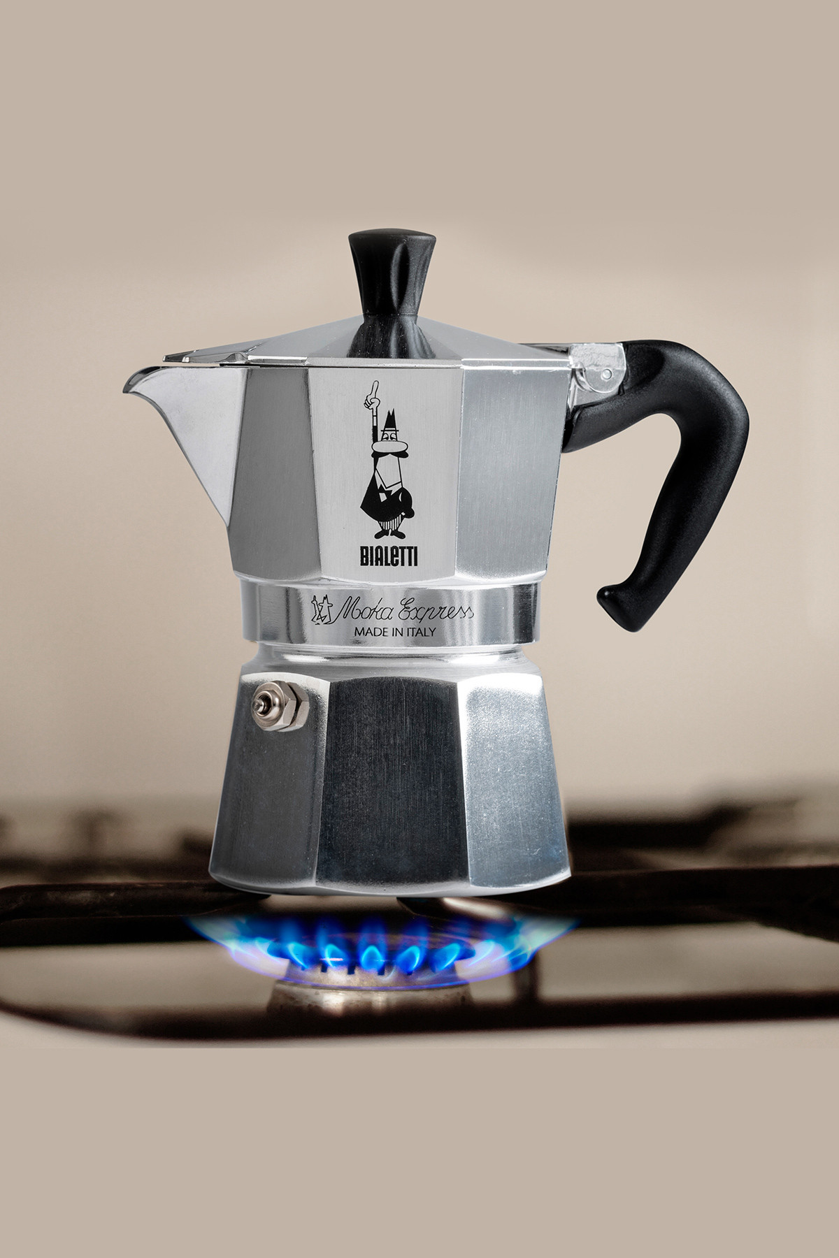 https://media.heirol.fi/587296_7/1200/espresso-pan-6-cups-moka-express_.jpg