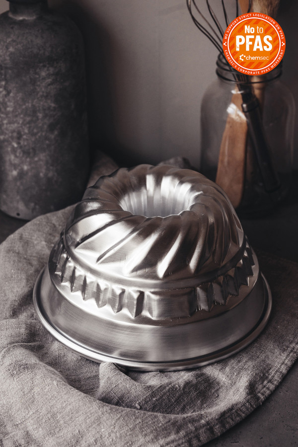 FLUTED CAKE PAN aluminium 22 cm 2,5 L_